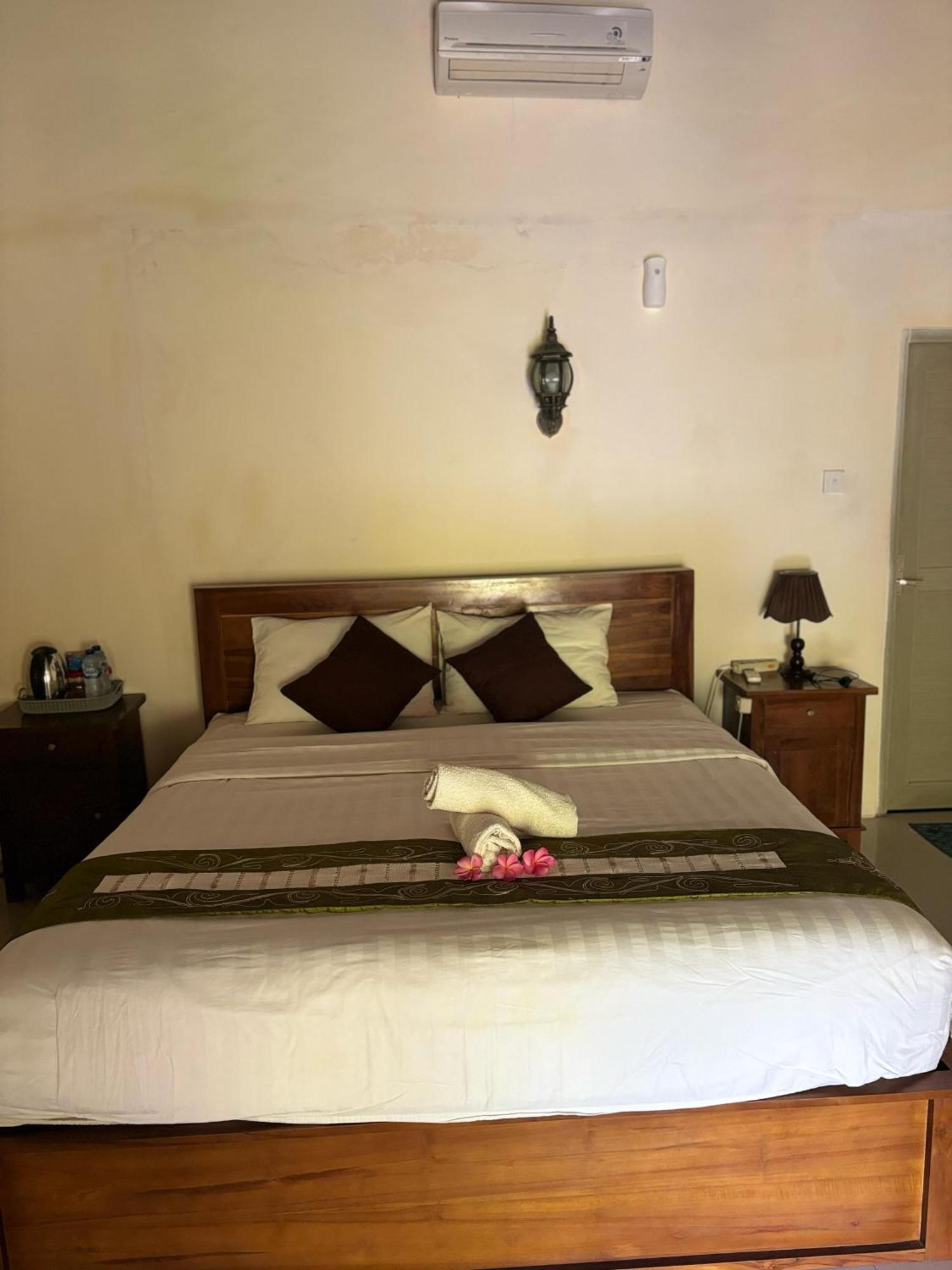 Kubu Artha Bungalow Nusa Penida Ped Esterno foto